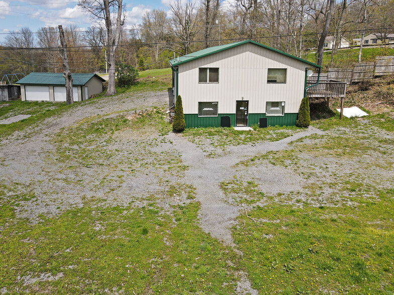 171 Maryland Line Rd, Bruceton Mills, WV à vendre - Photo de l’immeuble – Image 1 sur 51