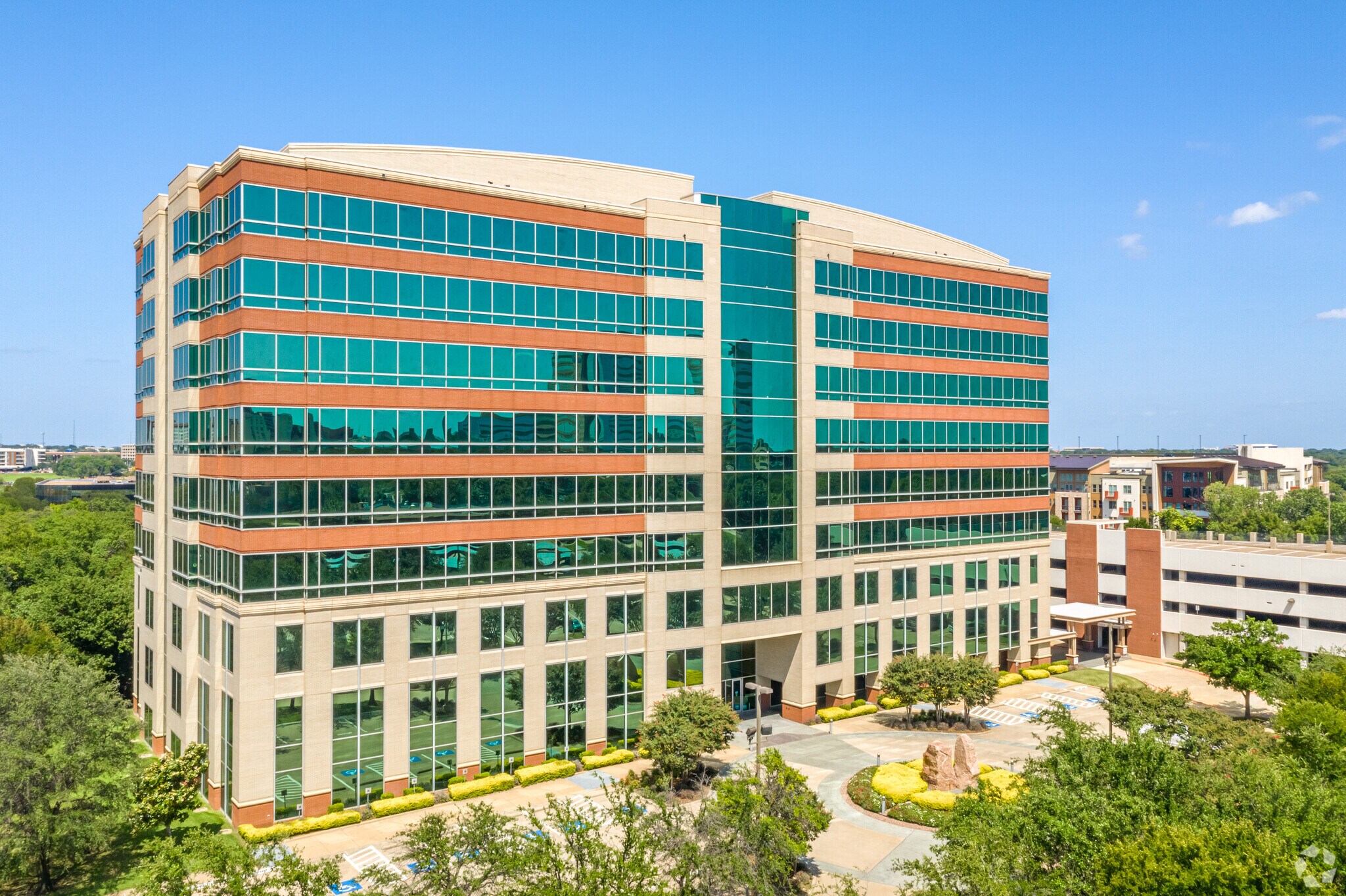 2600 N Central Expy, Richardson, TX à louer Photo principale– Image 1 sur 31