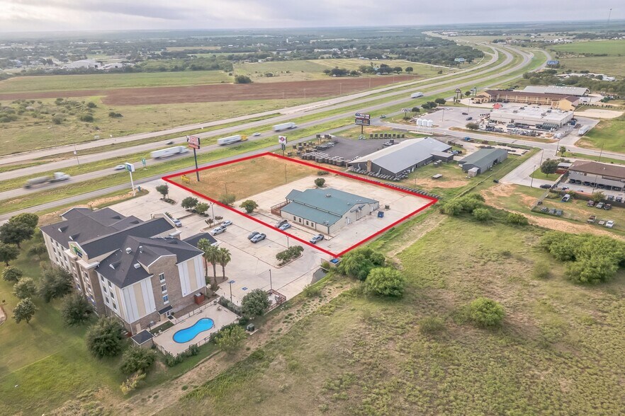 410 S Interstate 35, Pearsall, TX à louer - Aérien – Image 2 sur 44