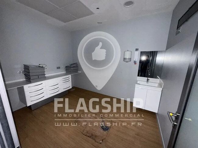 Plus de détails pour Local commercial à louer