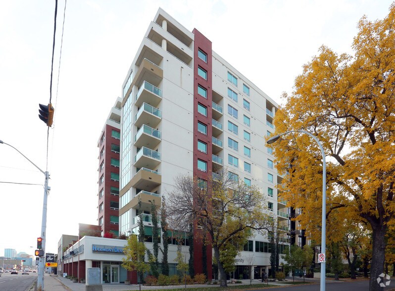 11769 Jasper Av NW, Edmonton, AB à vendre - Photo de l’immeuble – Image 2 sur 3