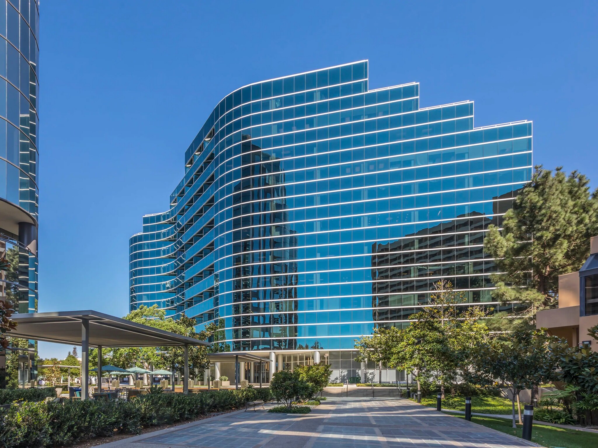 4275 Executive Sq, La Jolla, CA à louer Photo principale– Image 1 sur 9