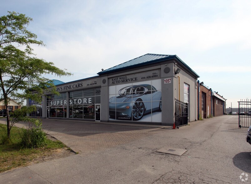 1057 Martin Grove Rd, Toronto, ON à louer - Photo de l’immeuble – Image 2 sur 2