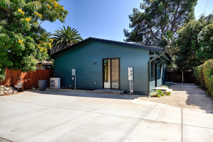 102 S Voluntario St, Santa Barbara, CA à vendre - Photo de l’immeuble – Image 2 sur 18