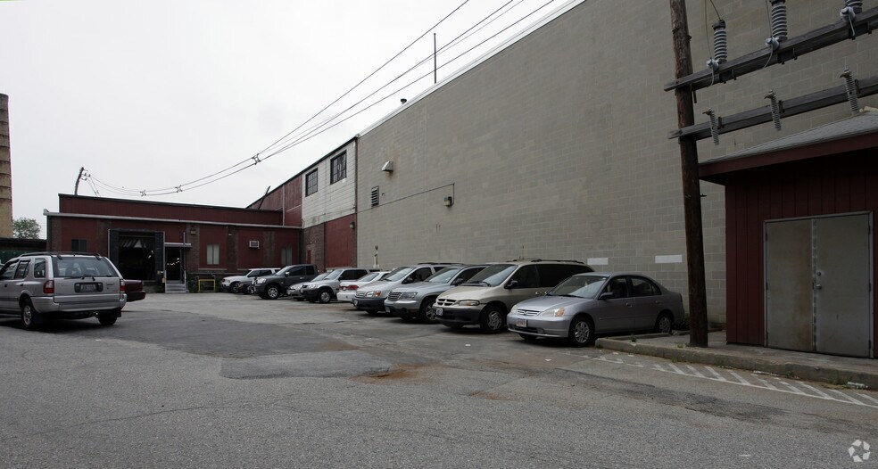1485 Elmwood Ave, Cranston, RI à vendre - Photo de l’immeuble – Image 2 sur 3