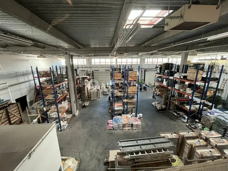 Local d’activités dans Noisy-le-Sec à louer - Photo de l’immeuble – Image 3 sur 9