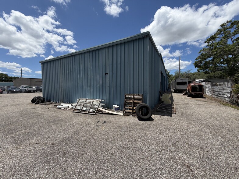15921 N Florida Ave, Lutz, FL à louer - Photo de l’immeuble – Image 2 sur 18