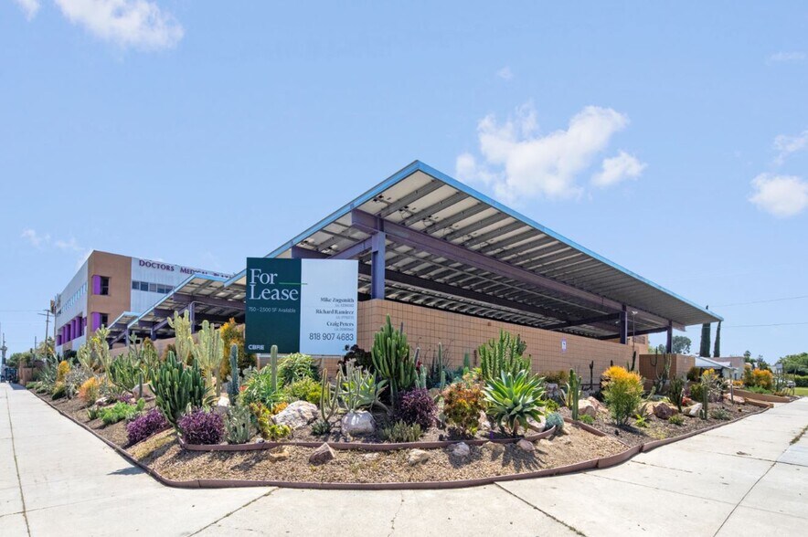 10515 Balboa Blvd, Granada Hills, CA à louer - Photo de l’immeuble – Image 3 sur 25