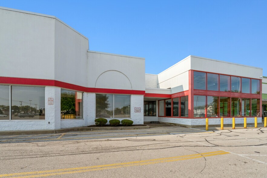 1144 W Prospect Rd, Ashtabula, OH à louer - Photo de l’immeuble – Image 2 sur 5