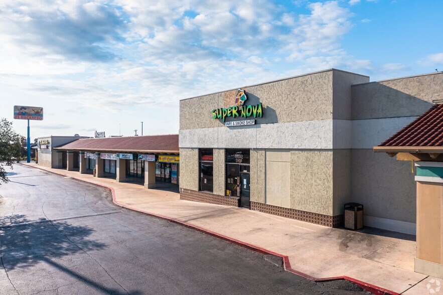8300-8400 Marbach Rd, San Antonio, TX à louer - Photo de l’immeuble – Image 3 sur 7