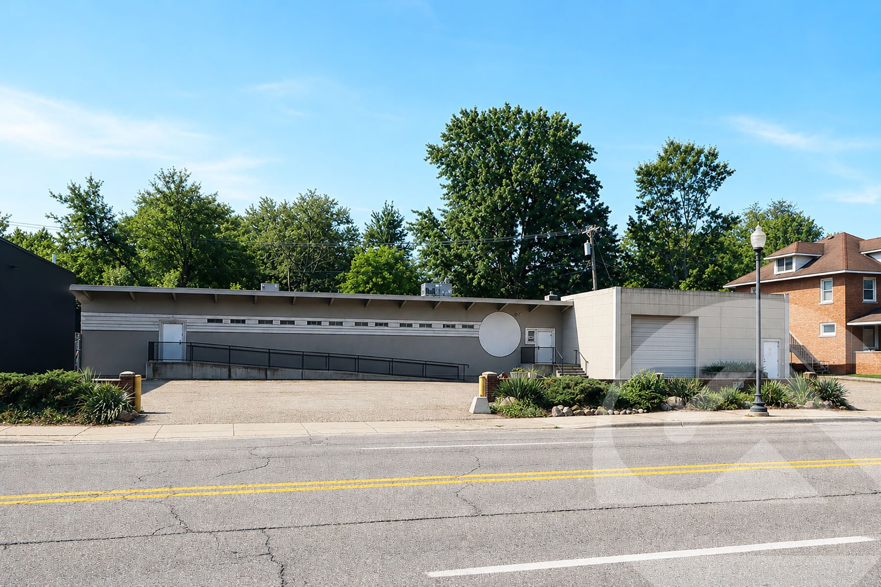710 E 11 Mile Rd, Royal Oak, MI à vendre Photo principale– Image 1 sur 3
