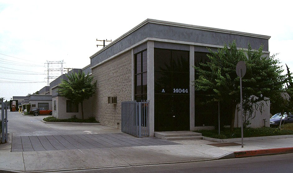 14044 Garfield Ave, Paramount, CA à louer - Photo de l’immeuble – Image 3 sur 9