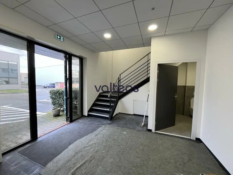 Local d’activités dans Toulouse à louer - Hall d’entrée – Image 3 sur 5