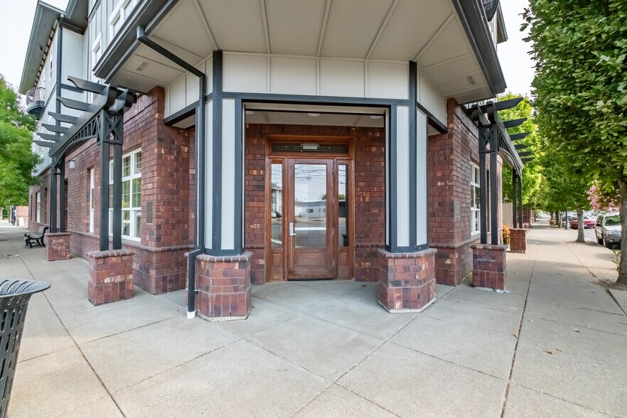 321 E 1st Ave, Albany, OR à louer - Photo de l’immeuble – Image 3 sur 14