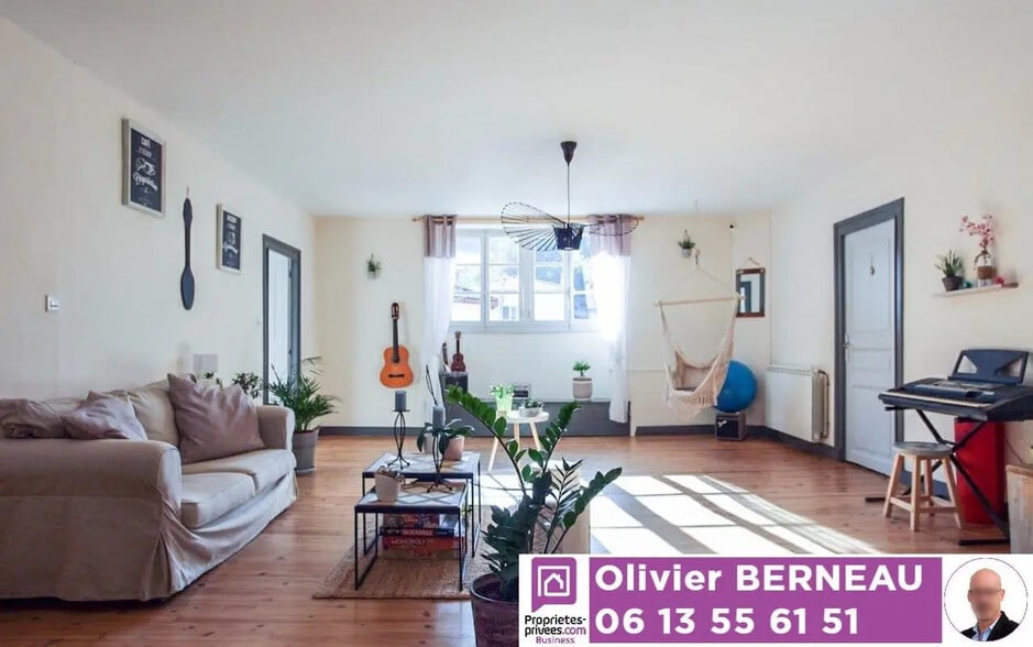 Local d'activités dans Saint-Just-Ibarre à vendre - Photo de l’immeuble – Image 3 sur 13