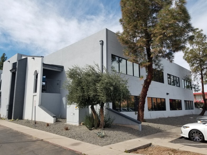 8601 N Black Canyon Hwy, Phoenix, AZ à louer - Photo de l’immeuble – Image 3 sur 10