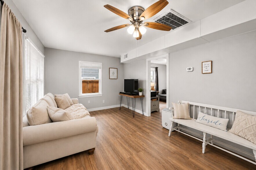 609 Sealy St, Galveston, TX à vendre - Photo de l’immeuble – Image 3 sur 21