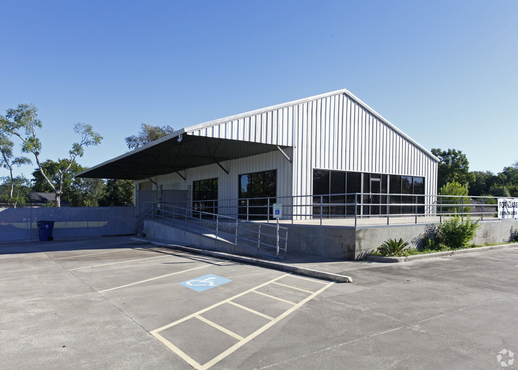 110 N Walker St, Angleton, TX à louer Photo principale– Image 1 sur 3