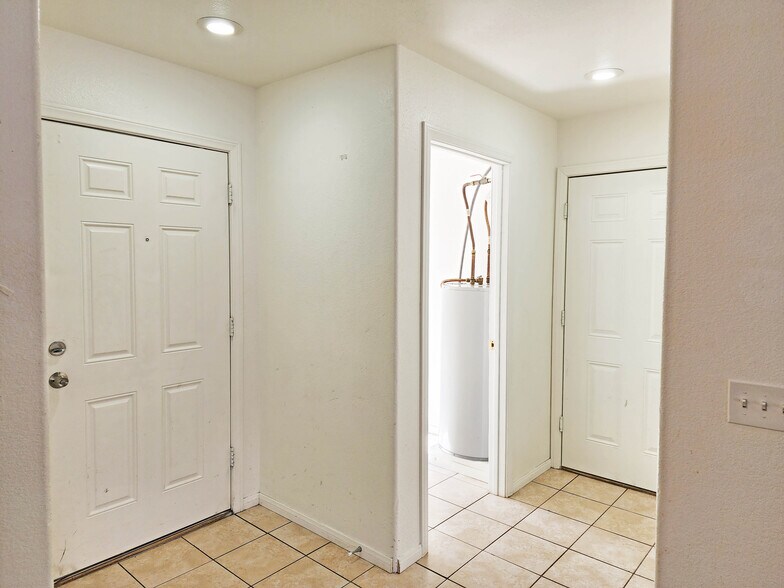 1951 Teepee Rd, Pahrump, NV à vendre - Photo de l’immeuble – Image 3 sur 35