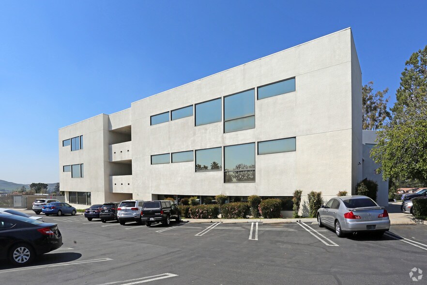 22365 Barton Rd, Grand Terrace, CA à louer - Photo de l’immeuble – Image 1 sur 3