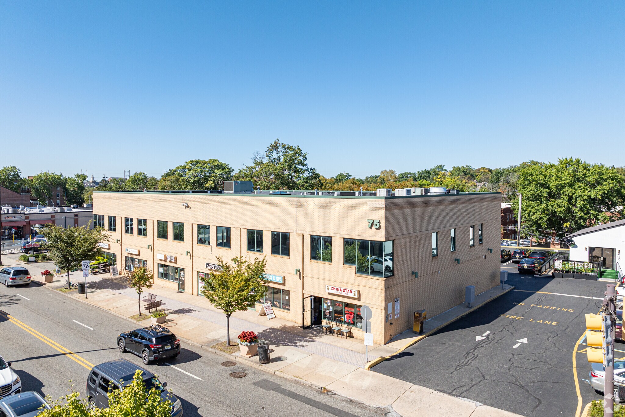 75 Raritan Ave, Highland Park, NJ à louer Photo principale– Image 1 sur 12