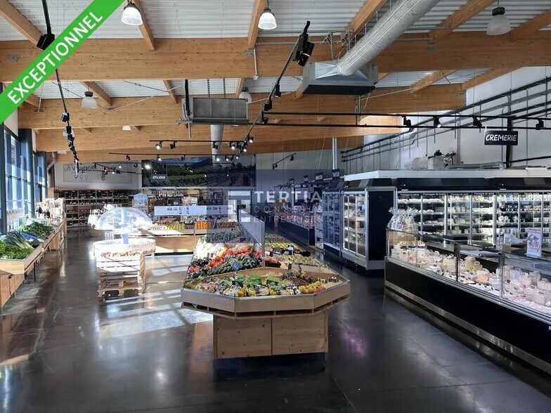 Local commercial dans Le Crès à louer - Photo de l’immeuble – Image 1 sur 8