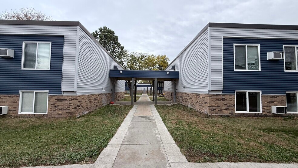 1940-1990 Wisconsin SW, Huron, SD à vendre - Photo de l’immeuble – Image 2 sur 10