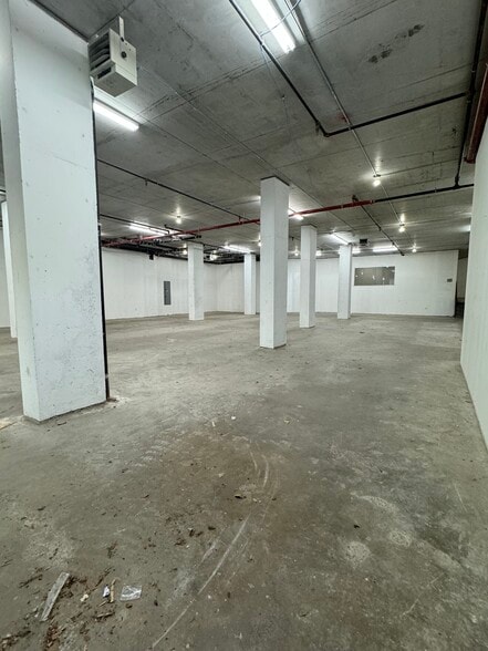 5124 Roosevelt Ave, Woodside, NY à louer - Photo intérieure – Image 3 sur 5