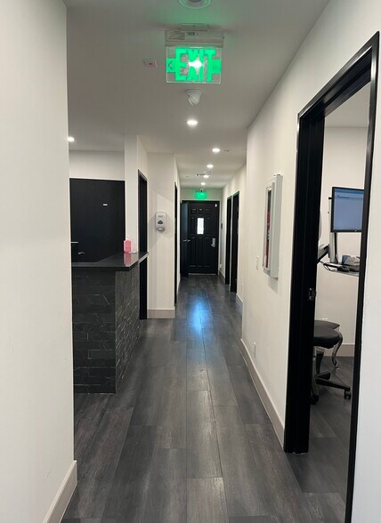 17970 Sierra Hwy, Canyon Country, CA à louer - Photo de l’immeuble – Image 2 sur 16