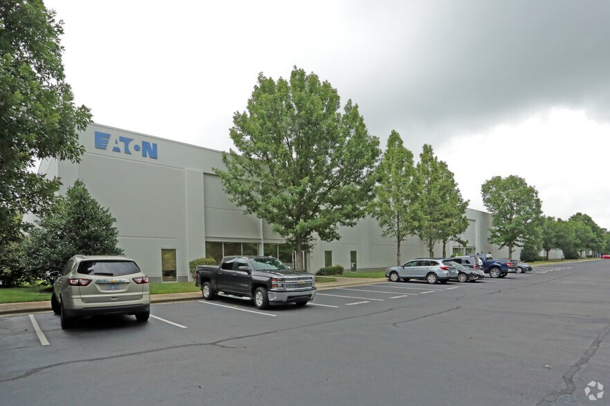 9200 Globe Center Dr, Morrisville, NC à louer - Photo de l’immeuble – Image 2 sur 9