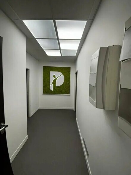 Bureau dans Reims à louer - Photo intérieure – Image 2 sur 8