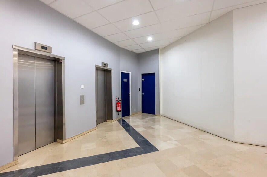 Bureau dans Gentilly à vendre - Photo de l’immeuble – Image 3 sur 10