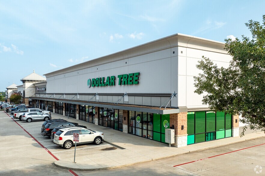 2105-2129 W Davis St, Conroe, TX à louer - Photo de l’immeuble – Image 1 sur 32