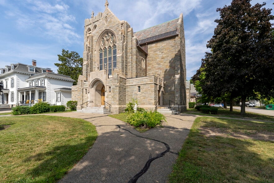 40 Church st, Laconia, NH à vendre - Photo principale – Image 1 sur 7