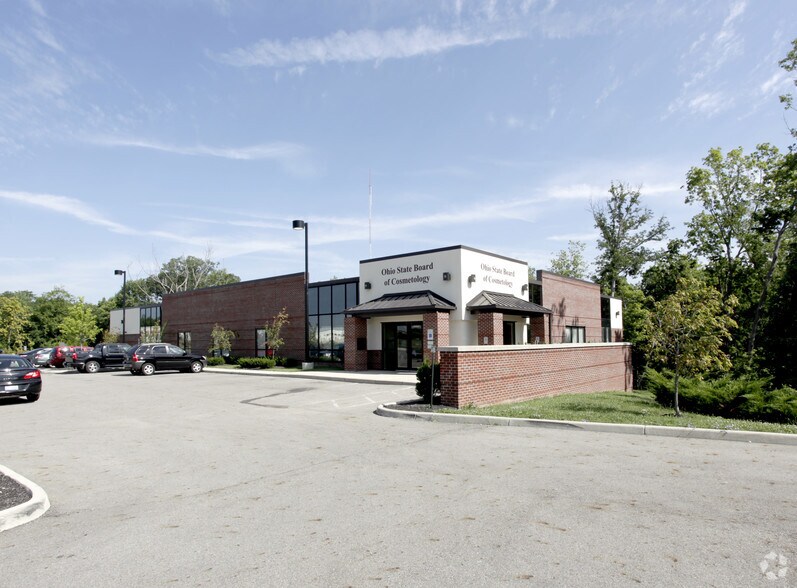 1929 Gateway Cir, Grove City, OH à vendre - Photo de l’immeuble – Image 3 sur 4