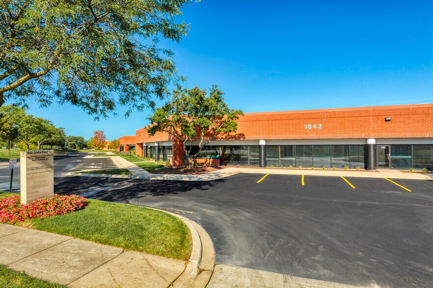 1842 Centre Point Cir, Naperville, IL à louer - Photo principale – Image 1 sur 13