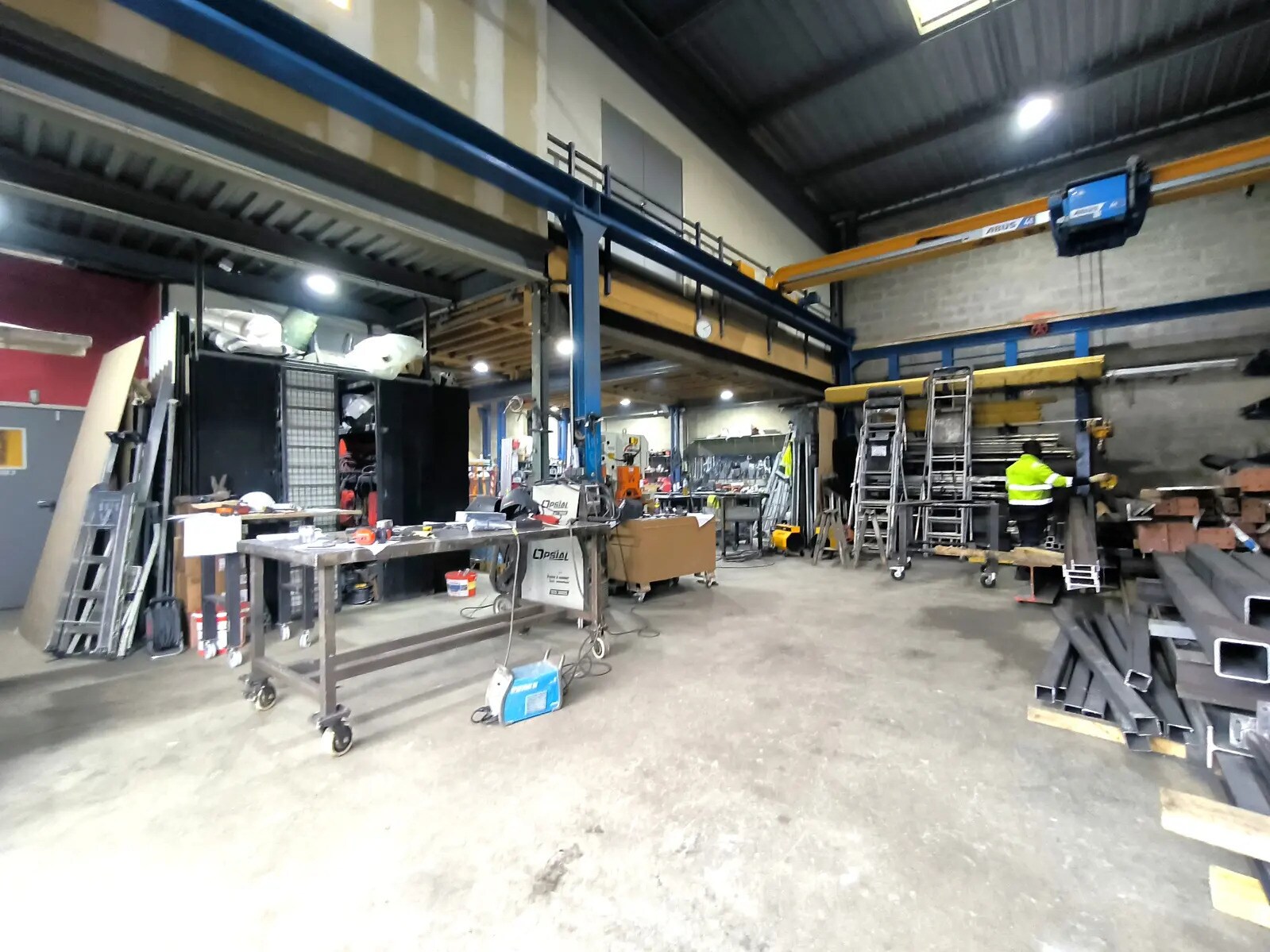 Local d'activités dans SAINT-OUEN-L'AUMONE à vendre Photo intérieure– Image 1 sur 7