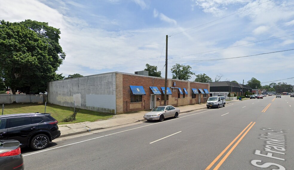 436 S Franklin St, Hempstead, NY à louer - Photo de l’immeuble – Image 2 sur 4