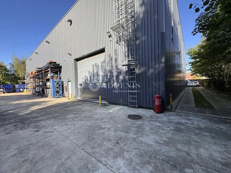 Local d'activités dans Bussy-Saint-Martin à vendre - Photo de l’immeuble – Image 3 sur 8