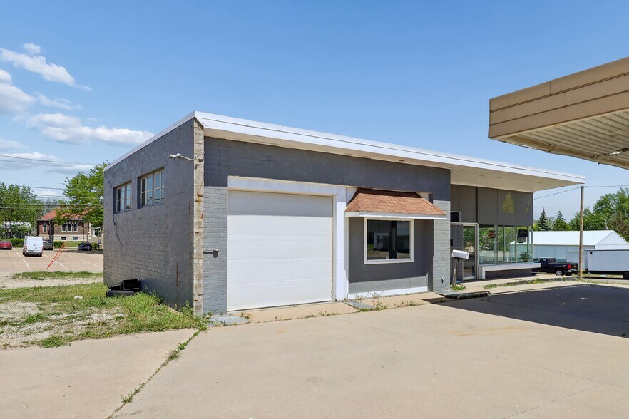 801 Court Ave, Chariton, IA à vendre - Photo de l’immeuble – Image 2 sur 21