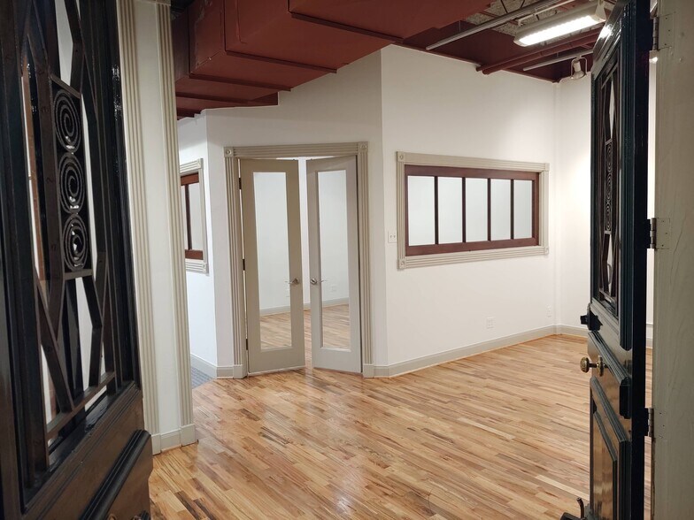 1920 N Memorial Way, Houston, TX à louer - Photo de l’immeuble – Image 3 sur 14