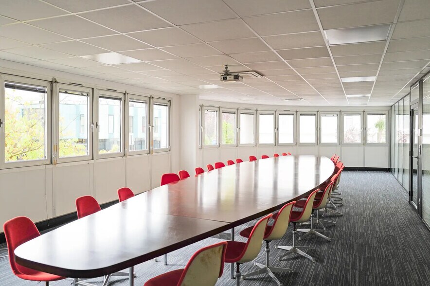Bureau dans Courbevoie à vendre - Photo de l’immeuble – Image 3 sur 6