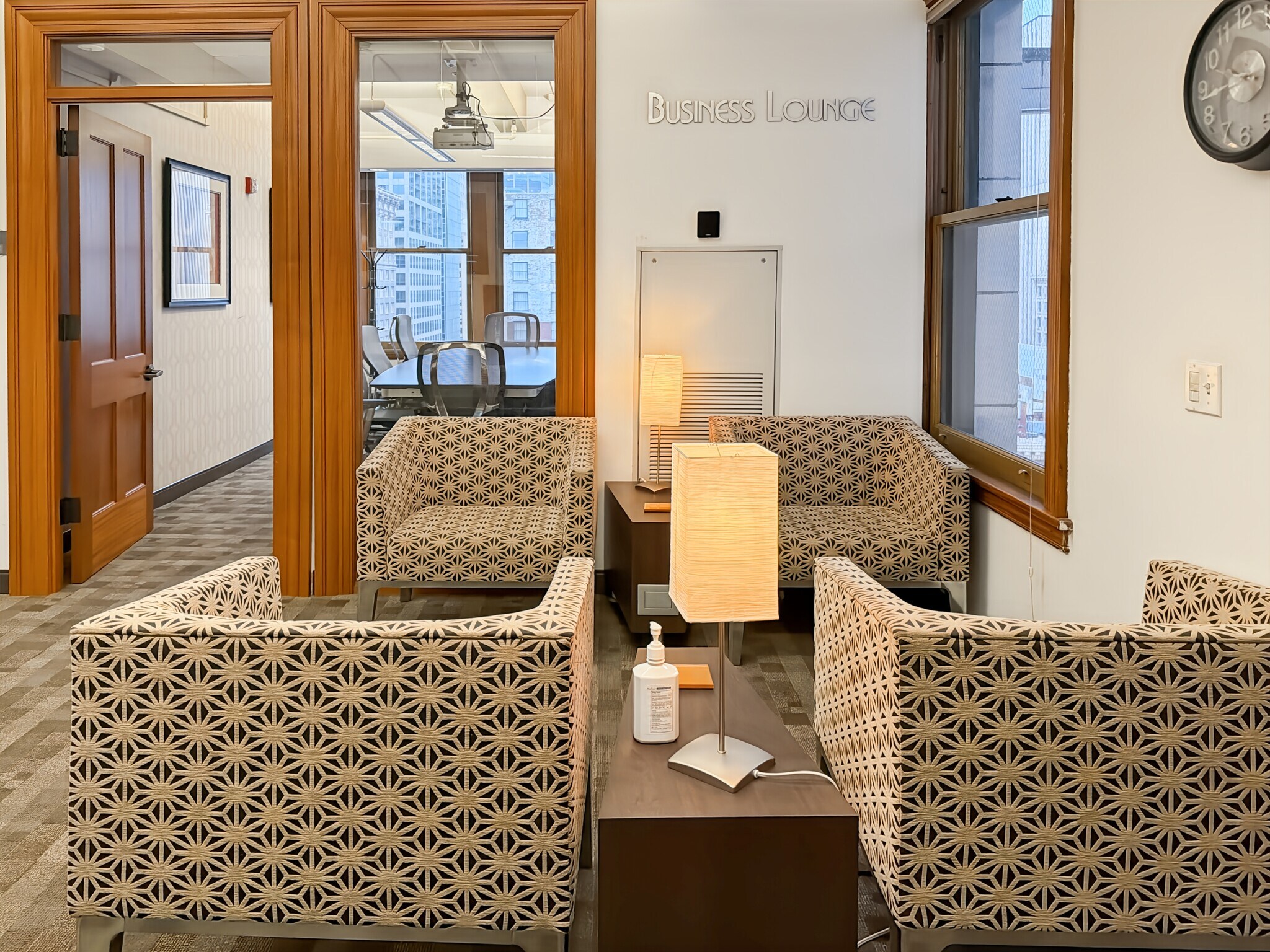 506 2nd Ave, Seattle, WA à louer Photo intérieure– Image 1 sur 18