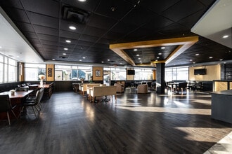 8200 Franklin Ave, Fort McMurray, AB à louer Photo intérieure– Image 2 sur 49