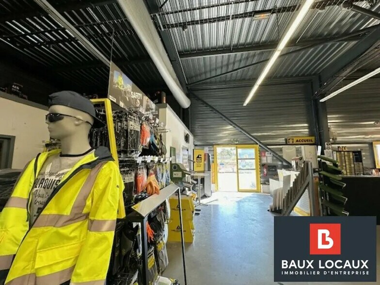 Local d’activités dans Vedène à louer - Photo de l’immeuble – Image 2 sur 12