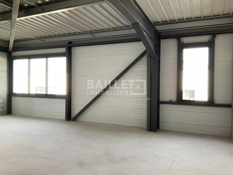 Local commercial dans Fréjus à louer - Photo de l’immeuble – Image 2 sur 21