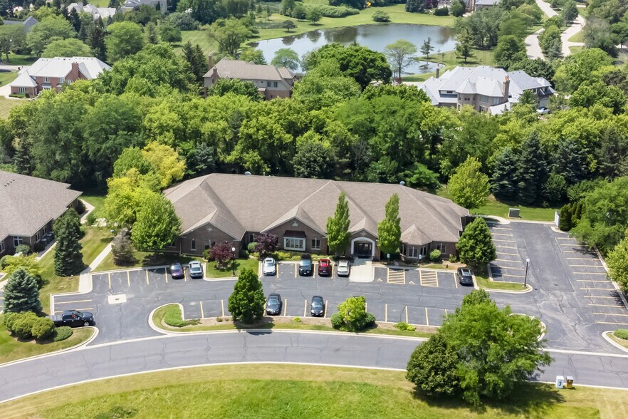 12 Executive Ct, South Barrington, IL à vendre - Photo de l’immeuble – Image 3 sur 5