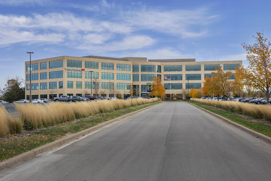 6000 Nathan Ln, Plymouth, MN à louer - Photo de l’immeuble – Image 3 sur 7