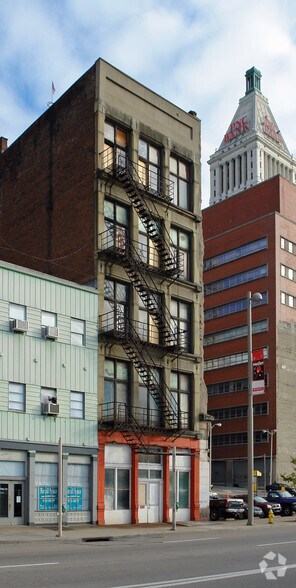 108 W 3rd St, Cincinnati, OH à vendre - Photo de l’immeuble – Image 2 sur 2