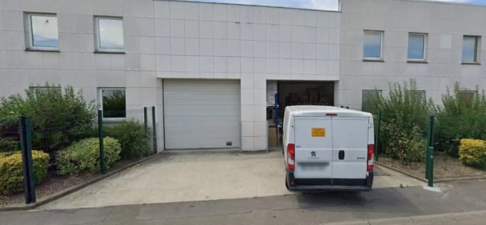 Local d’activités dans SAINT-OUEN-L'AUMONE à louer - Photo de l’immeuble – Image 2 sur 5